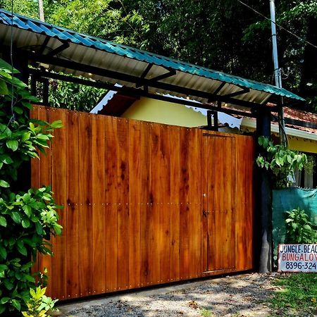 Jungle Beach Bungalow With Ac & Fiber Optic Puerto Viejo de Talamanca Bagian luar foto