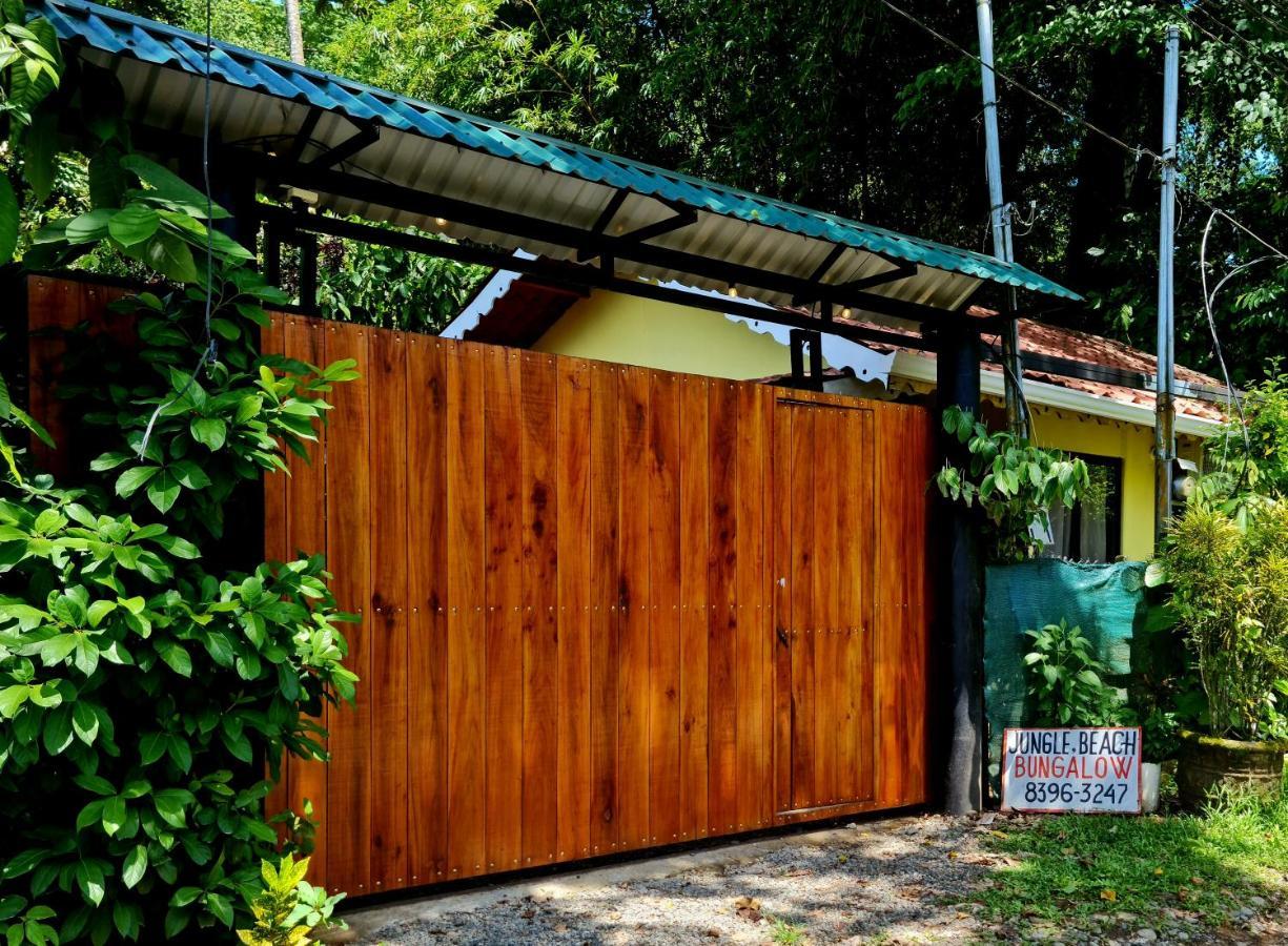 Jungle Beach Bungalow With Ac & Fiber Optic Puerto Viejo de Talamanca Bagian luar foto